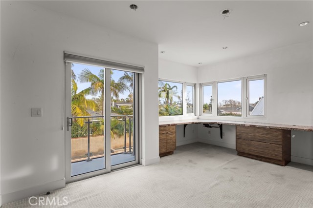 Detail Gallery Image 14 of 27 For 1518 Anita Ln, Newport Beach,  CA 92660 - 6 Beds | 4/1 Baths