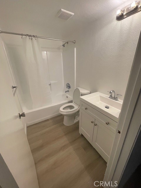 Detail Gallery Image 4 of 9 For 333 Myrtle, Glendale,  CA 91203 - 2 Beds | 2/1 Baths