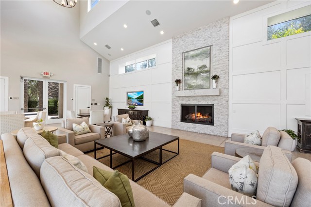 287 Barnes Road, Tustin CA: https://media.crmls.org/medias/085f7306-bbe5-4ec1-b124-2c499607425d.jpg