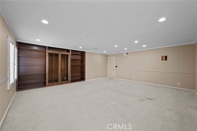 9882 Kings Canyon Drive, Huntington Beach CA: https://media.crmls.org/medias/0860059e-1bbc-4333-bfaf-5f63bce78e44.jpg
