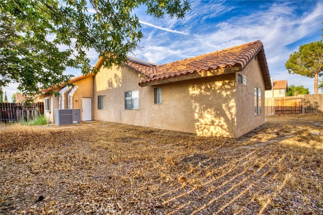 5802 Russ Place, Palmdale CA: https://media.crmls.org/medias/08601168-a200-4757-adc4-02fd1bb78c11.jpg