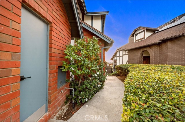 Detail Gallery Image 11 of 69 For 964 S Rim Crest, Anaheim,  CA 92807 - 2 Beds | 2/1 Baths