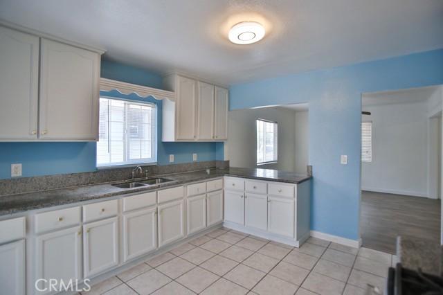 531 W 61st Street, Los Angeles CA: https://media.crmls.org/medias/08609852-05d0-4892-965b-502ee3df06a1.jpg