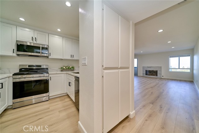 Detail Gallery Image 4 of 28 For 1441 Brett Pl #229,  San Pedro,  CA 90732 - 2 Beds | 2 Baths