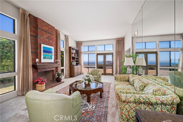 21 Beachcomber Drive, Corona del Mar CA: https://media.crmls.org/medias/0860d8e8-bc36-4a9f-90df-8cbbe1bf63ff.jpg