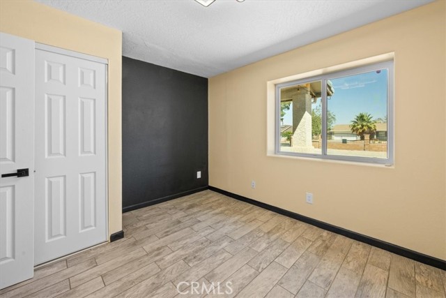 22393 Lone Eagle Road, Apple Valley CA: https://media.crmls.org/medias/086112f6-0ef7-47f5-9658-8737706e6959.jpg