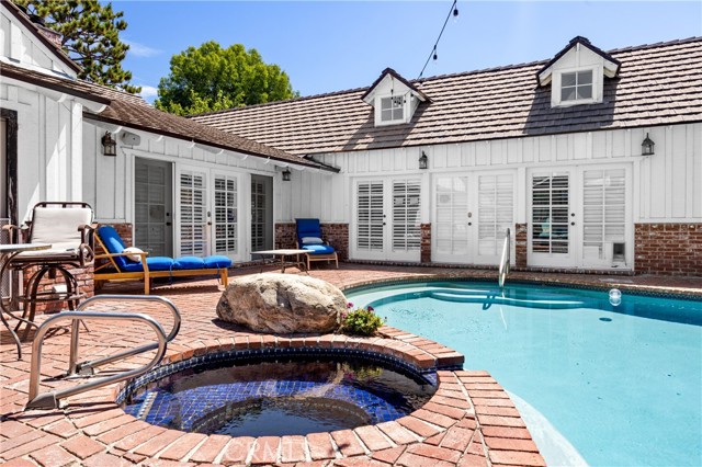 6233 Orion Avenue, Van Nuys CA: https://media.crmls.org/medias/0861357b-4337-4248-8387-4ada86d6db9b.jpg