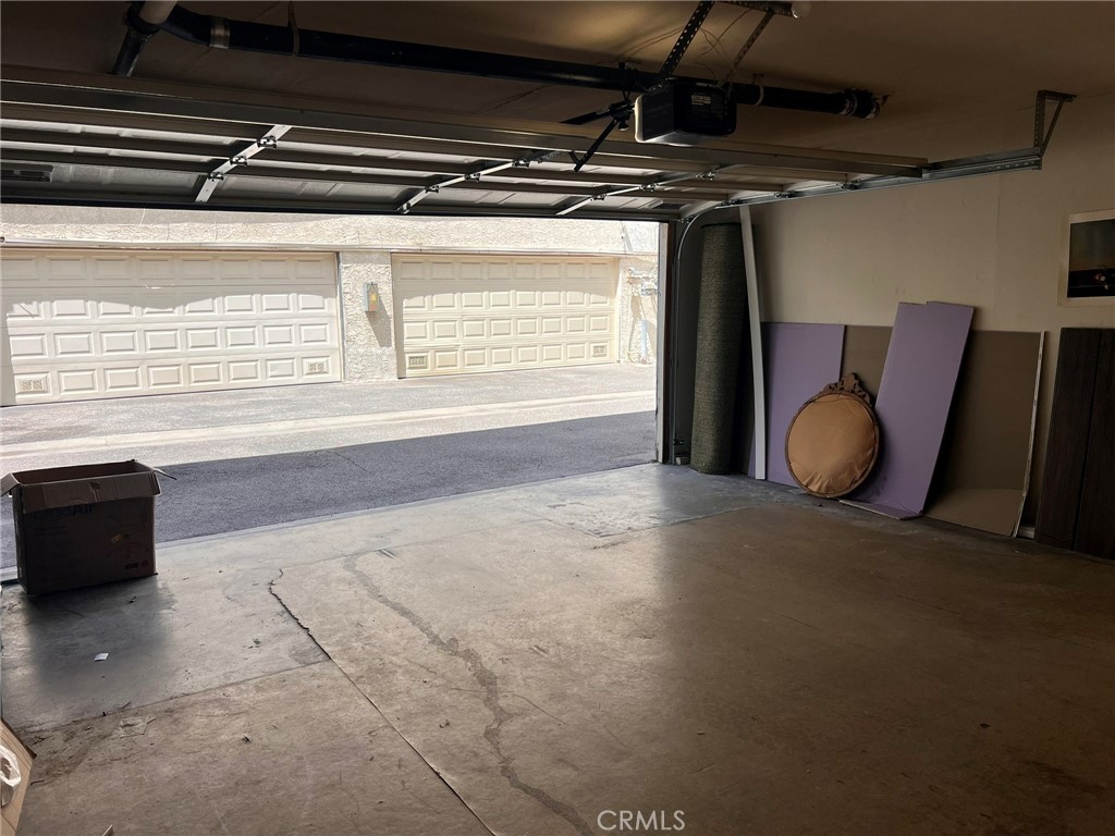 https://media.crmls.org/medias/086174a3-32f5-480b-8e9c-5f6a0e55049f.jpg?preset=X-Large