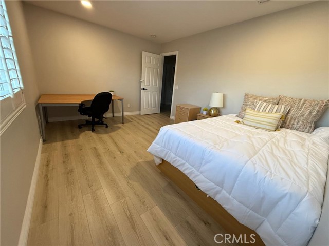 28 Calais, Irvine CA: https://media.crmls.org/medias/0861c4bb-8de5-4fdb-b089-7b3f1e50f01d.jpg