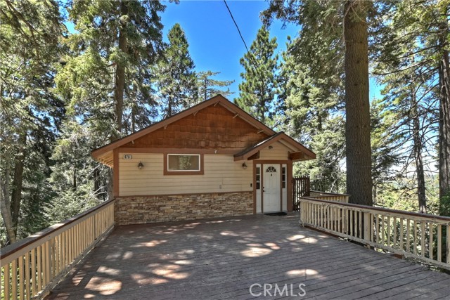 Detail Gallery Image 4 of 32 For 676 Lake Dr, Lake Arrowhead,  CA 92352 - 2 Beds | 2/1 Baths