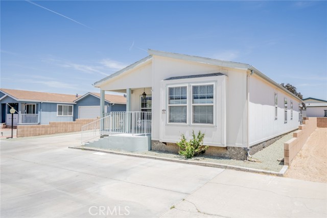 Detail Gallery Image 3 of 52 For 22241 Nisqually Rd #71,  Apple Valley,  CA 92308 - 3 Beds | 2 Baths