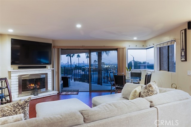 Detail Gallery Image 7 of 36 For 2231 Saint Louis Ave 104b,  Signal Hill,  CA 90755 - 3 Beds | 2 Baths