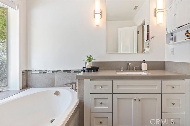 4634 Nagle Avenue, Sherman Oaks CA: https://media.crmls.org/medias/086407cc-48fa-4e41-a368-c373220f3be8.jpg