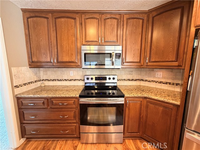 Detail Gallery Image 8 of 28 For 2750 Maple Dr, Hemet,  CA 92545 - 3 Beds | 2 Baths