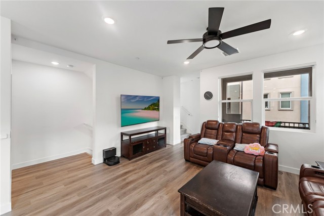 8103 Cooper Lane, Gardena CA: https://media.crmls.org/medias/0866119c-b549-4006-8df5-b586d8bc0949.jpg