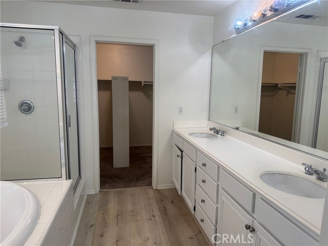 59 Eaglecreek, Irvine CA: https://media.crmls.org/medias/08664b9f-68d0-4bf6-843d-847be8c953d6.jpg