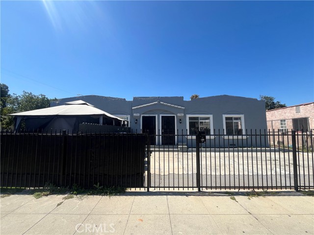 1702 W 60th Street, Los Angeles CA: https://media.crmls.org/medias/0867032d-9246-4bac-a44e-a4a17a667386.jpg