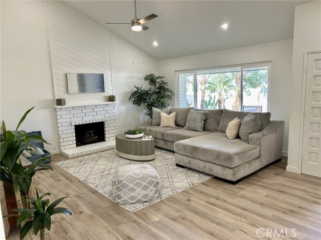 Detail Gallery Image 3 of 21 For 2172 Sycamore Ave, Tustin,  CA 92780 - 4 Beds | 2 Baths