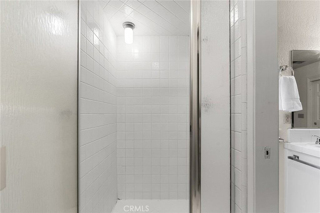 https://media.crmls.org/medias/08680ebd-b48d-424a-9e06-fca03494196c.jpg?preset=X-Large