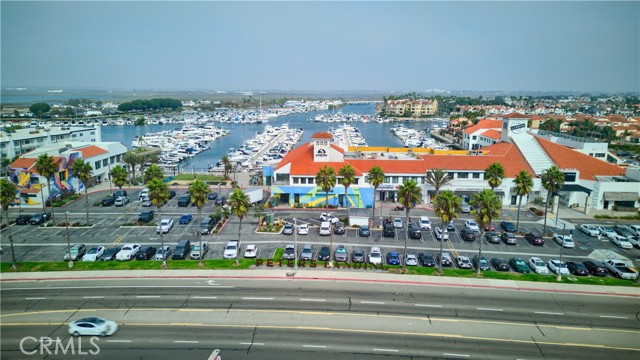 Detail Gallery Image 2 of 40 For 16255 Pacific Cir #105,  Huntington Beach,  CA 92649 - 3 Beds | 4 Baths