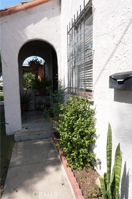Detail Gallery Image 4 of 40 For 611 W 91st, Los Angeles,  CA 90044 - 3 Beds | 2 Baths