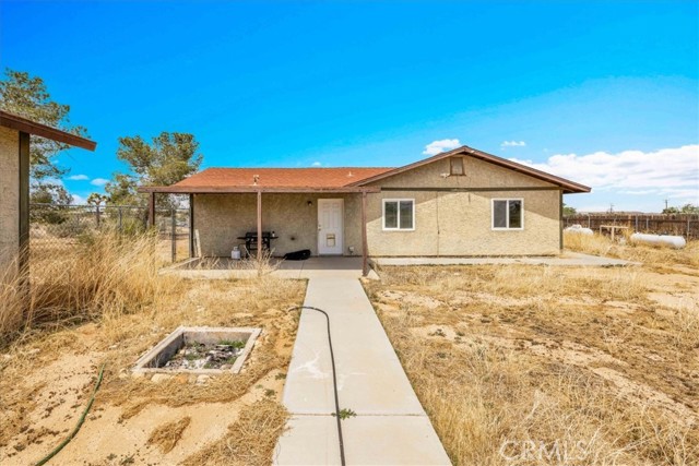 58331 Caliente Street, Yucca Valley CA: https://media.crmls.org/medias/0869352a-ce78-45a6-9603-c9ebde701444.jpg
