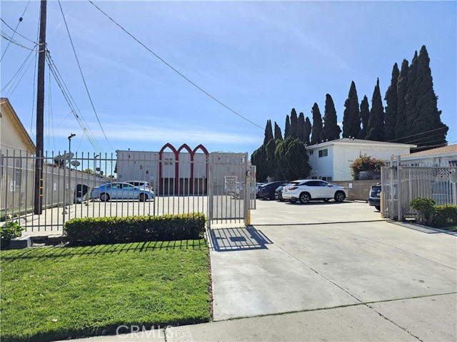 Image 3 of 38 For 9116 Palm Street