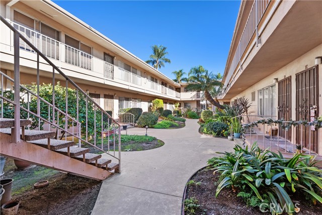 Detail Gallery Image 10 of 13 For 527 Cedar 2e,  Long Beach,  CA 90802 - 2 Beds | 1 Baths