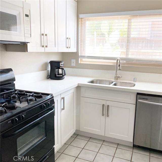 Detail Gallery Image 6 of 10 For 22533 S Vermont Ave #65,  Torrance,  CA 90502 - 3 Beds | 2/1 Baths