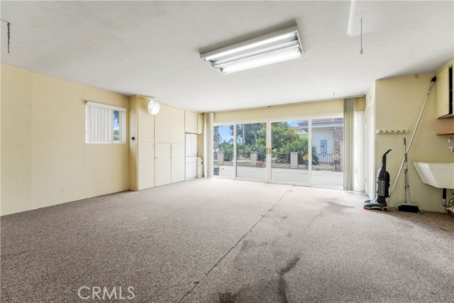 1300 Oak Avenue, Carlsbad CA: https://media.crmls.org/medias/086c09e3-9f06-4439-a2ab-57a443cfcd1f.jpg