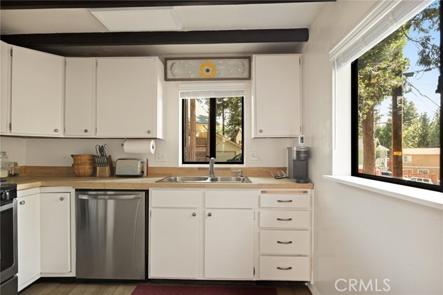 Detail Gallery Image 6 of 17 For 2398 Whispering Pines Dr, Running Springs,  CA 92382 - 2 Beds | 1 Baths