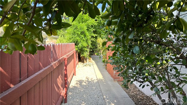 Detail Gallery Image 33 of 34 For 969 Adelante, Los Angeles,  CA 90042 - 4 Beds | 3 Baths