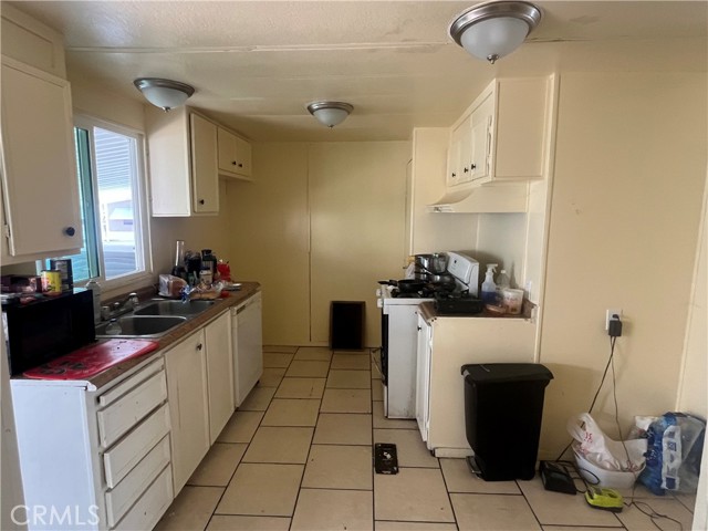 2930 W Rialto ave, Rialto CA: https://media.crmls.org/medias/086cd111-c1c0-4dfa-940e-64e2764777c7.jpg