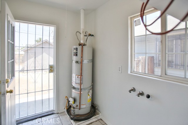 531 W 61st Street, Los Angeles CA: https://media.crmls.org/medias/086d4973-e70a-4cfe-85d6-0e63649a4f15.jpg