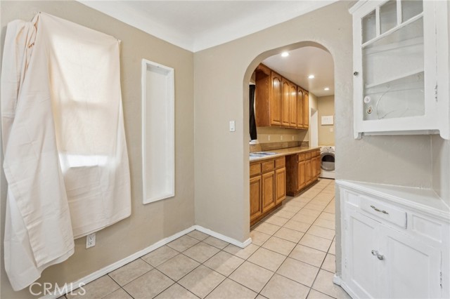124 W 110th Street, Los Angeles CA: https://media.crmls.org/medias/086d7e14-0eb4-46d5-959b-7f2a8839d98c.jpg