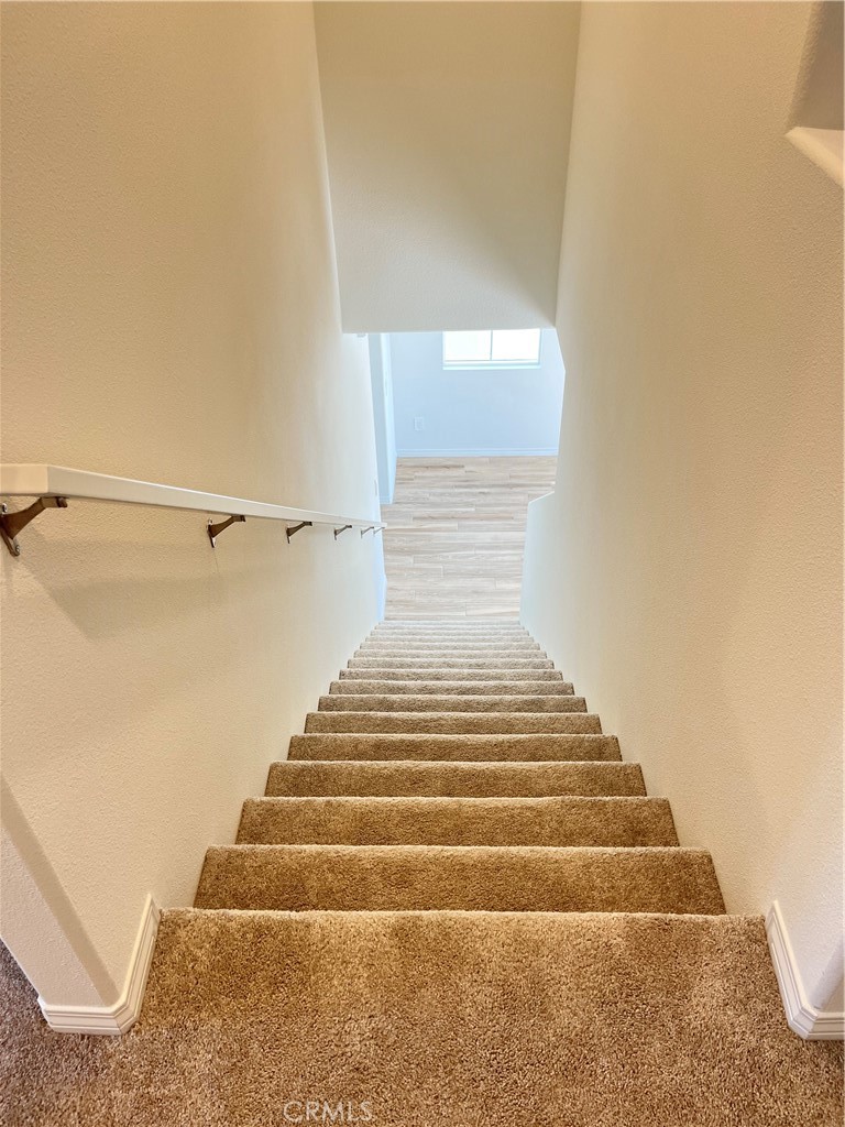 https://media.crmls.org/medias/086e25f7-15b2-4b48-af92-f88a0139e176.jpg?preset=X-Large