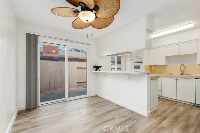 Detail Gallery Image 6 of 27 For 17926 Irvine Bld, Tustin,  CA 92780 - 2 Beds | 2 Baths