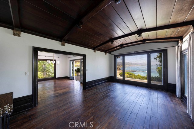 1051 Marine Drive, Laguna Beach CA: https://media.crmls.org/medias/086e929b-6bf4-4f39-bb16-ff2924e7ff2b.jpg