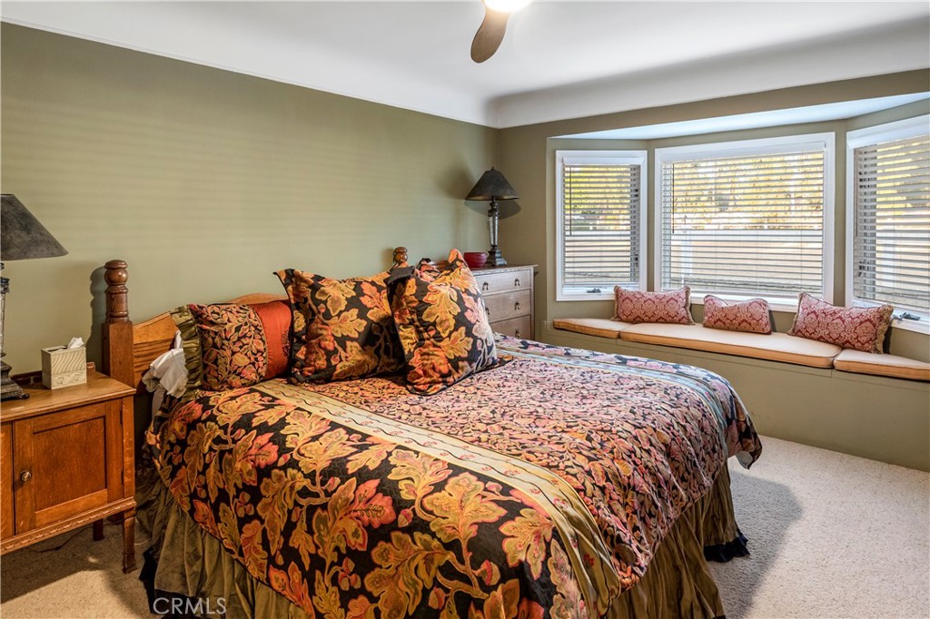 Secondary bedroom.