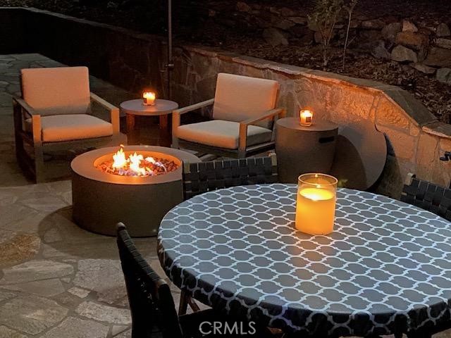 https://media.crmls.org/medias/086f7d1d-f706-4950-9cf4-5ddce35b41cf.jpg?preset=X-Large