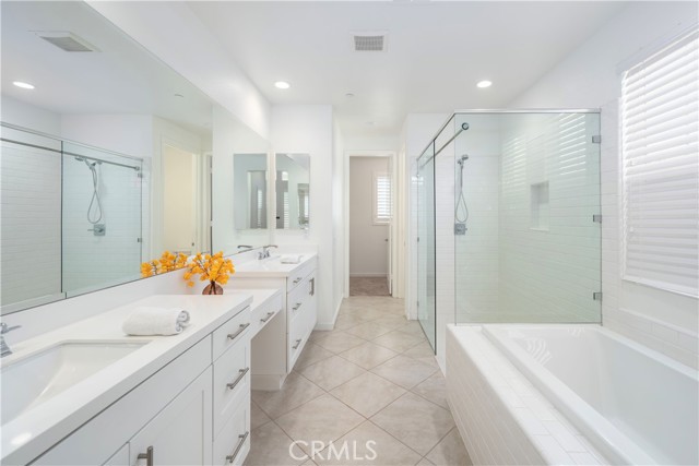 Detail Gallery Image 17 of 44 For 25117 Bergamot Ct, Canyon Country,  CA 91387 - 2 Beds | 2 Baths