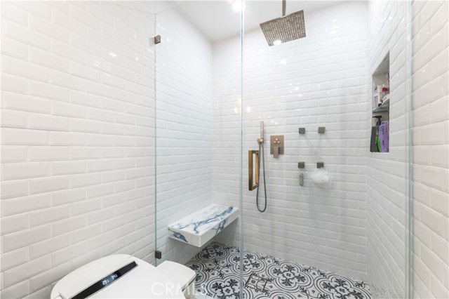 Detail Gallery Image 24 of 52 For 18146 Oxnard #48,  Tarzana,  CA 91356 - 3 Beds | 2/1 Baths