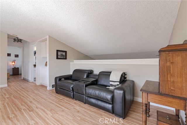 Detail Gallery Image 32 of 59 For 29857 Wistaria Valley, Canyon Country,  CA 91387 - 3 Beds | 3 Baths