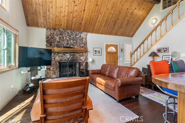 1372 Sequoia, Lake Arrowhead, CA 92352