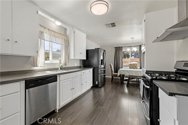 Detail Gallery Image 13 of 28 For 2407 W 7th St, San Bernardino,  CA 92410 - 3 Beds | 2 Baths