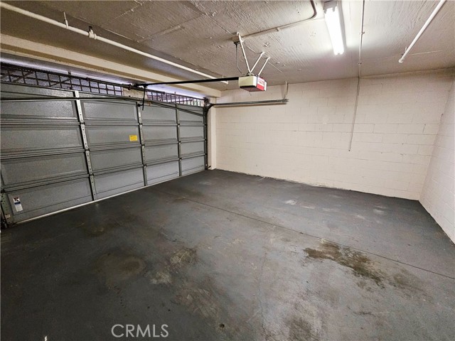 Detail Gallery Image 12 of 32 For 4732 Radford Ave #3,  Valley Village,  CA 91607 - 3 Beds | 3 Baths