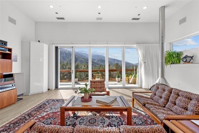 Detail Gallery Image 15 of 66 For 5482 Easter Dr, Wrightwood,  CA 92397 - 4 Beds | 2/1 Baths