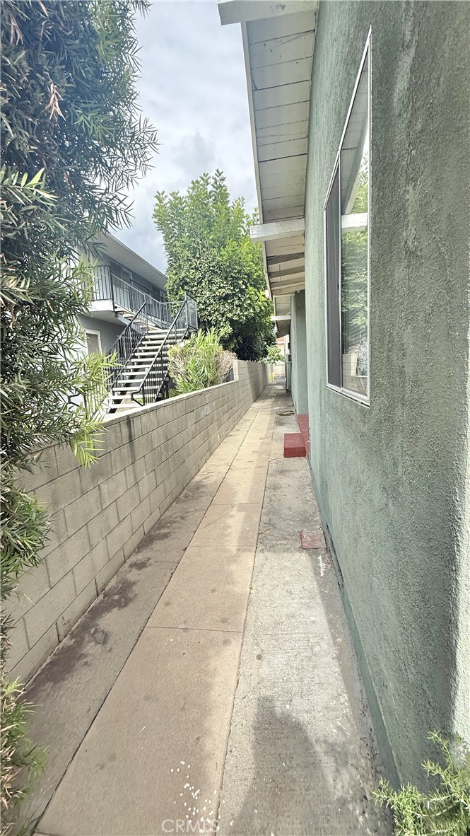 https://media.crmls.org/medias/08753186-bb5f-4391-92d0-1f0762c59a46.jpg?preset=X-Large