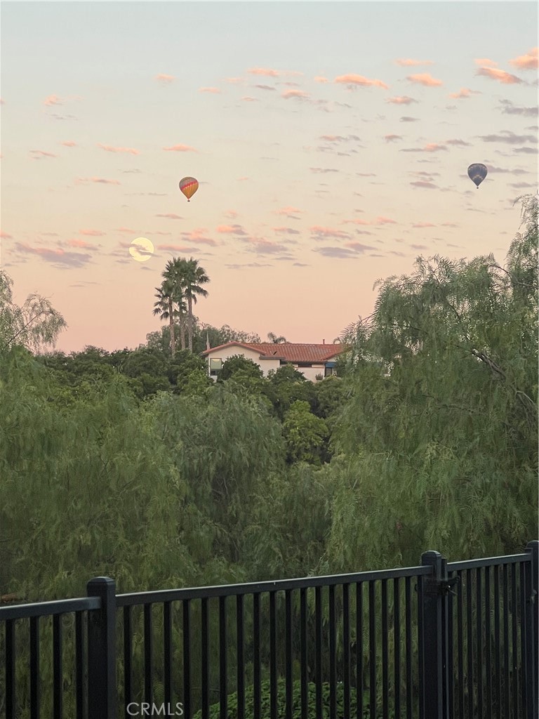 https://media.crmls.org/medias/0875c21c-6459-429f-bd6b-5949a6d00a78.jpg?preset=X-Large