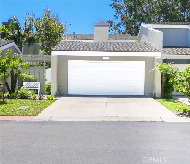 Detail Gallery Image 1 of 25 For 19742 Oceanaire Cir, Huntington Beach,  CA 92648 - 3 Beds | 2/1 Baths